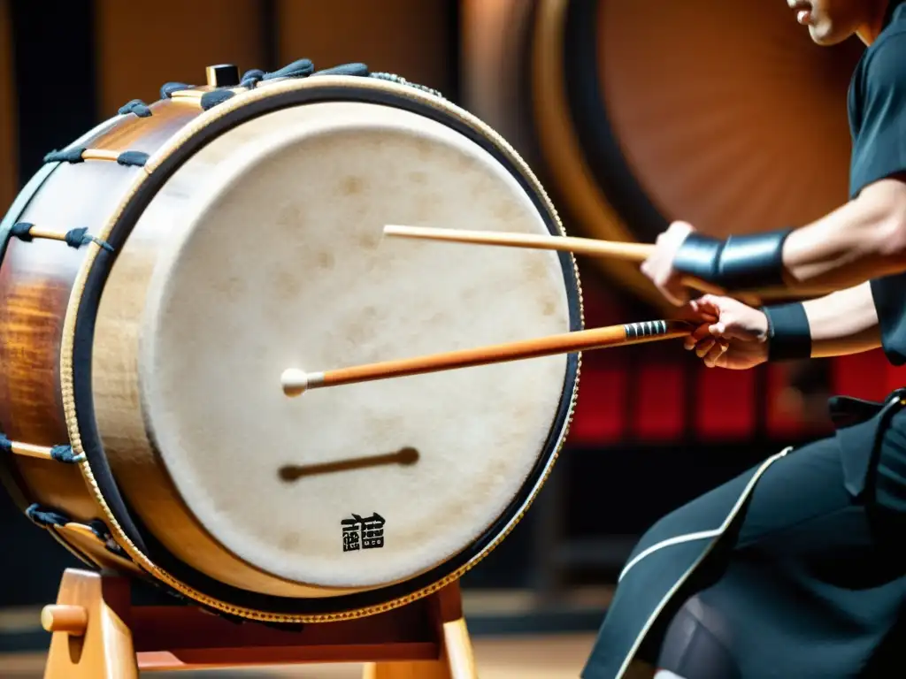 Un artista ejecuta con maestría un tambor taiko japonés, mostrando la expresión cultural samurái a través de la música y la danza